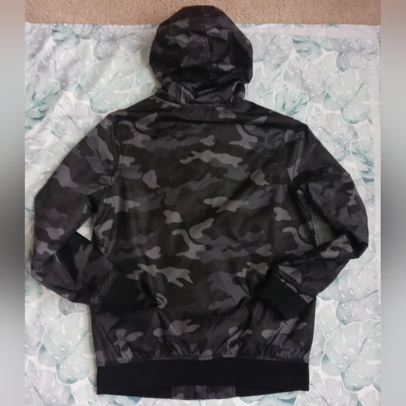 Boys size XL Old Navy Jacket. Black and Grey - Picture 2 of 3